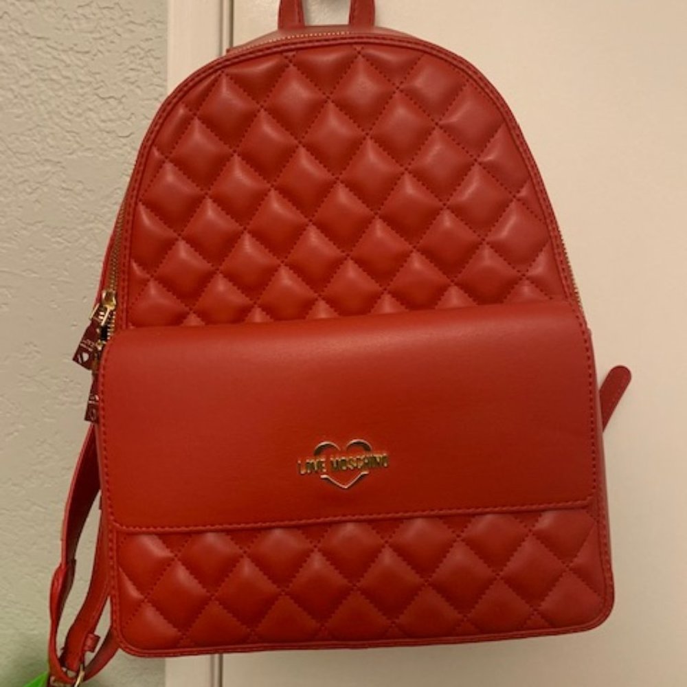 LOVE  MOSCHINO
